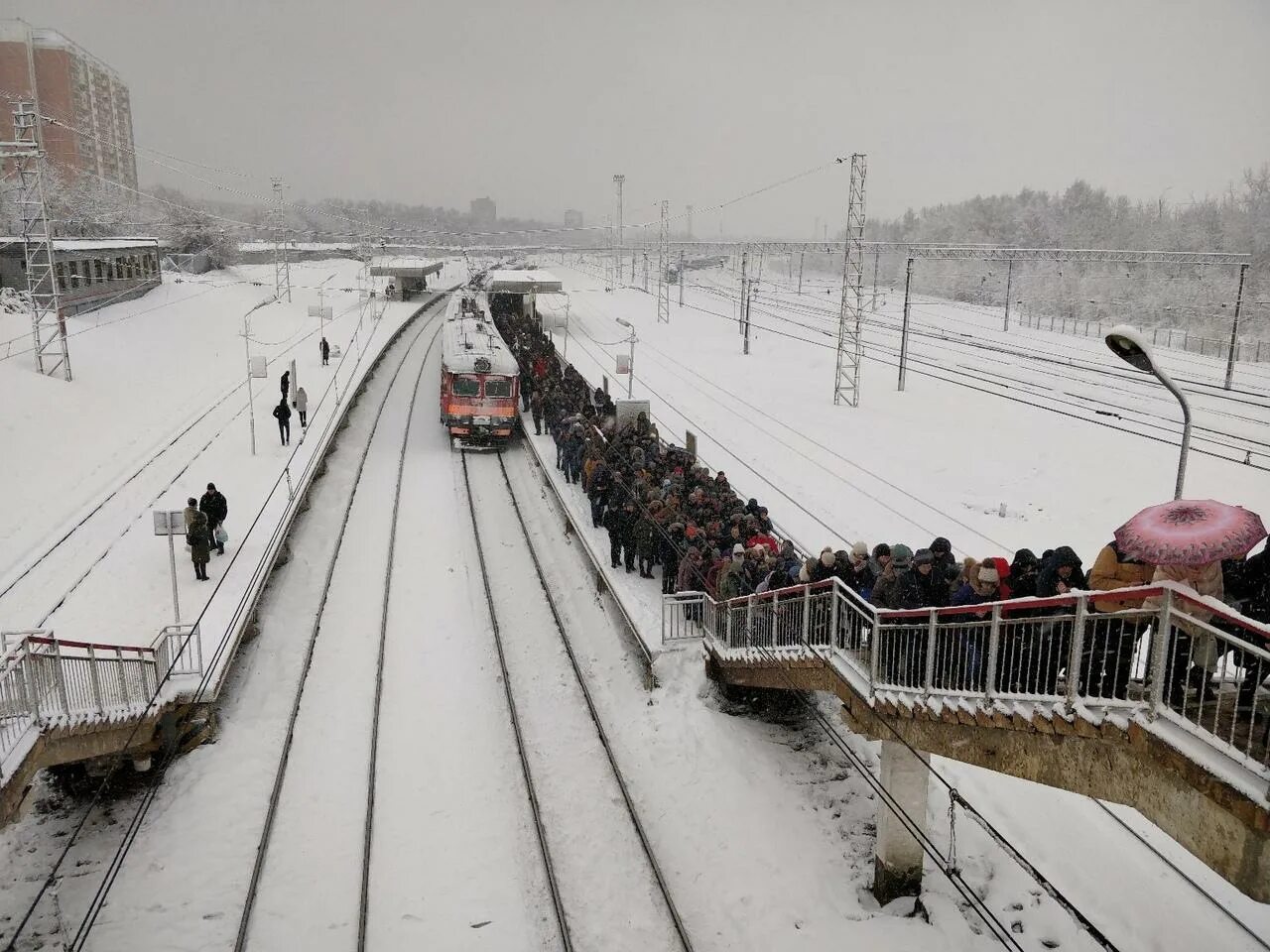 Платформа электричек царицыно. Царицыно станция МЖД). Царицыно (Железнодорожная станция). Станция Царицыно электричка. Станция Царицыно электричка платформы.