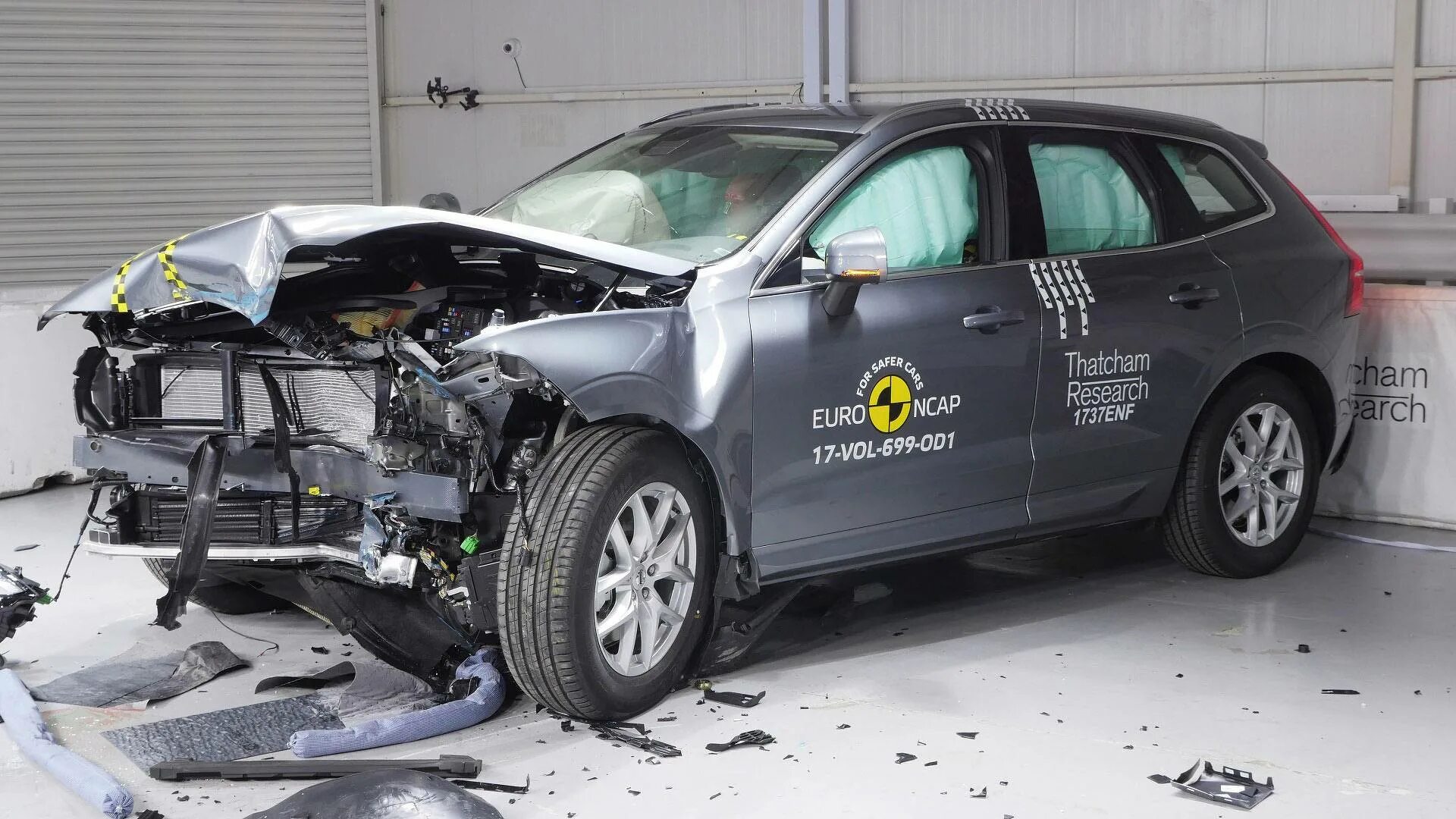 Качеству и безопасности автомобиля. Volvo xc60 краш тест. Volvo crash Test. Краш тест Вольво xc90. Краш тест Вольво хс60 2011.