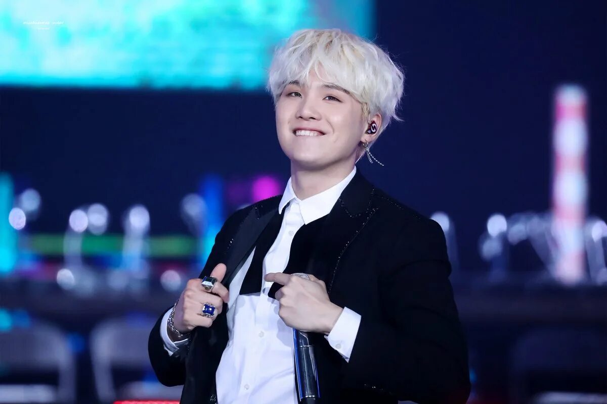 Prod suga of bts. Шуга БТС. Suga BTS. BTS Шуга. БТС suga.