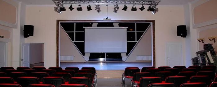 Колонки для актового зала. Акустическая система для актового зала. Комплект звукового оборудования. Оборудование концертного зала. Колонки в актовый зал.