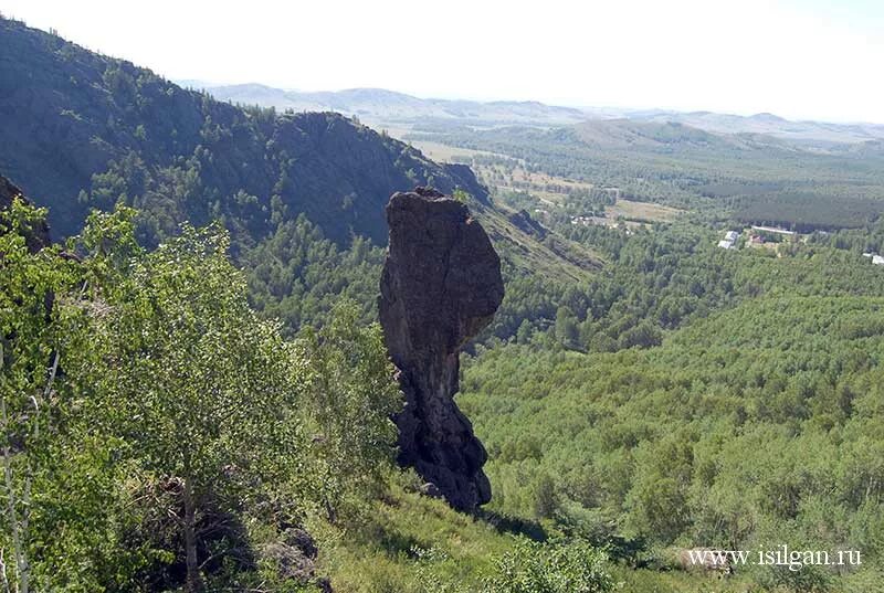 Горное ущелье лагерь башкирия. Скала чертов палец Башкирия. Магнитогорск горное ущелье горы. Магнитогорск горное ущелье чёртов палец.