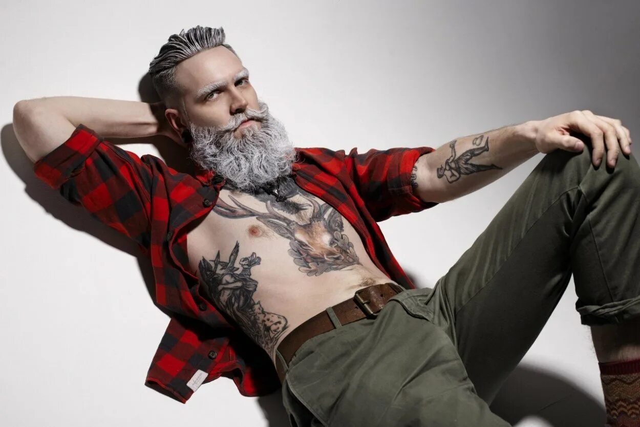 Современный дед. Пол мейсон санта. Стильный дед мороз. Пол мейсон санта клаус. Стильные старики.