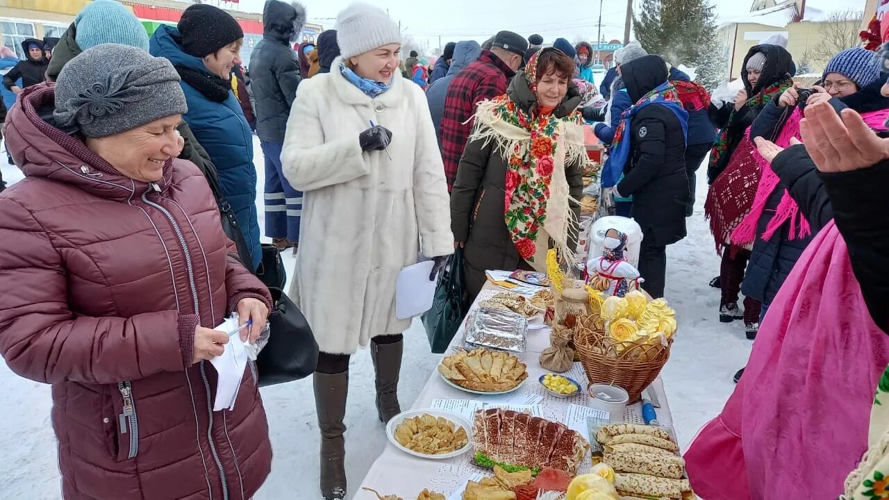 Масленица октябрьский башкортостан. Школьная ярмарка на Масленицу. Ярмарка Масленица 2022. Блинная ярмарка на Масленицу. Масленичная ярмарка в Новочеркасске.