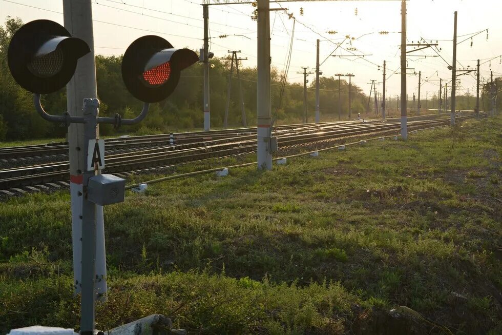 Закроют жд переезд. Железнодорожный переезд. ЖД переезд. Связь на железнодорожных переездах. ЖД переезд поезд.