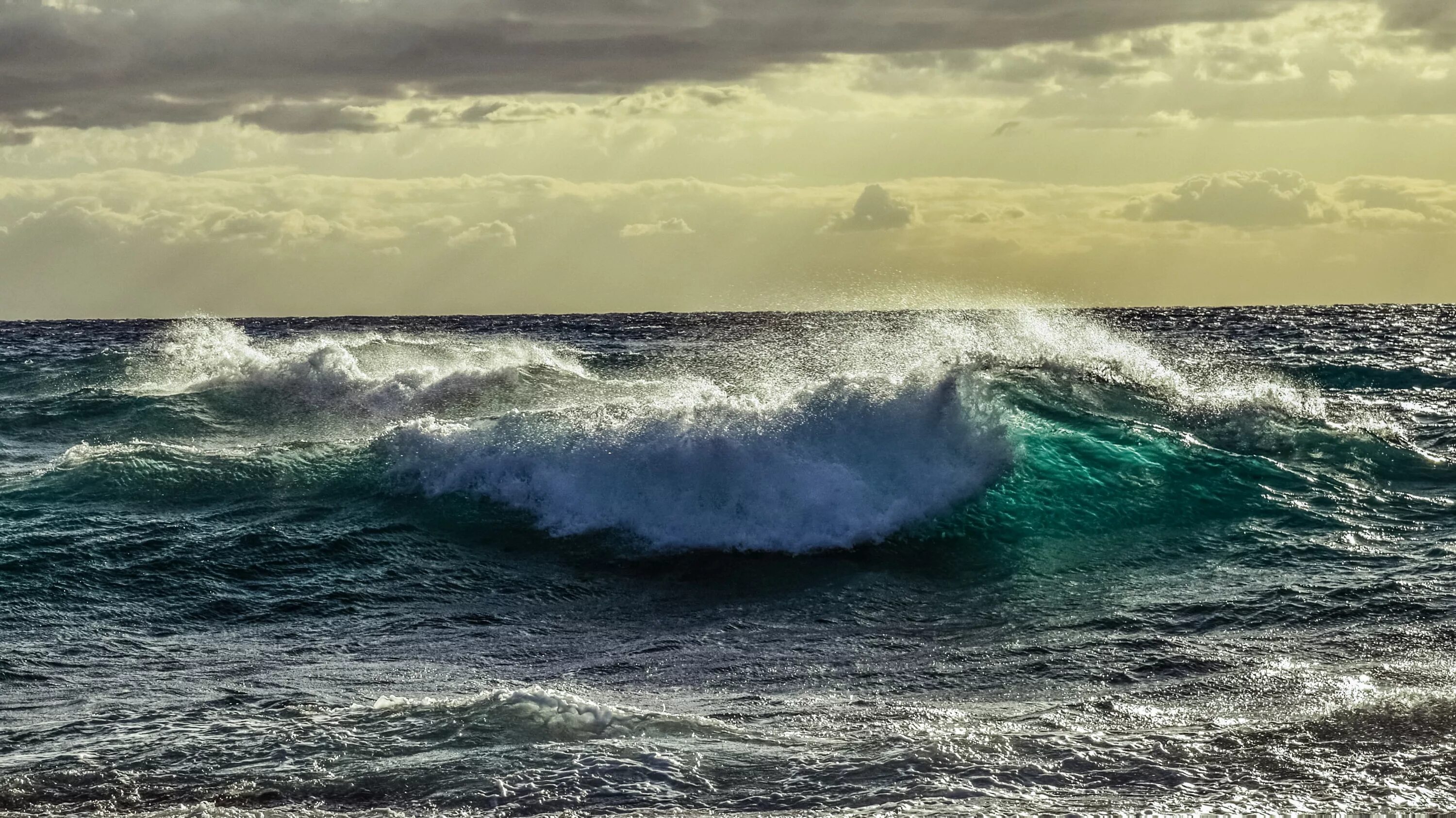Нужно быть океаном. Атлантический океан шторм. Океан волны. Море, волны. Море волнуется.