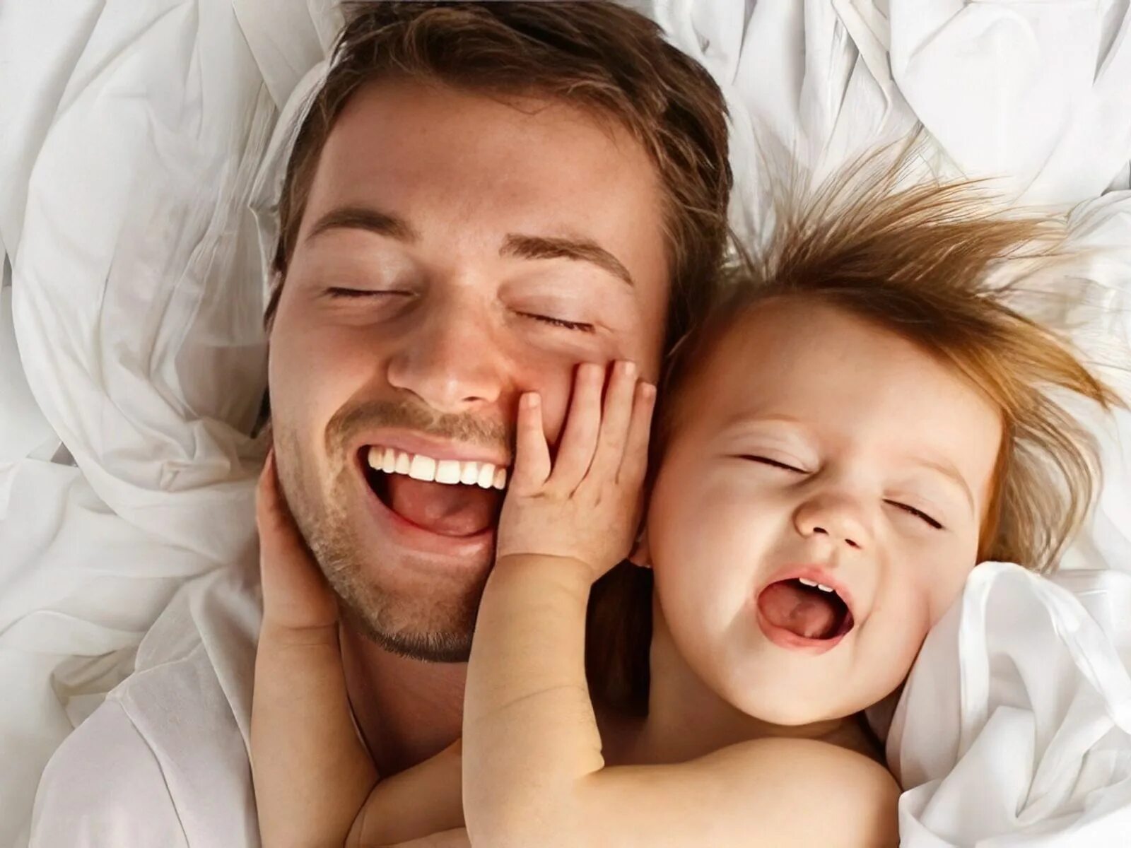 Kinder bekommen. Kinder bekommen. Kinder bekommen. Отцы и дети. Дети с гаджетами картинки.