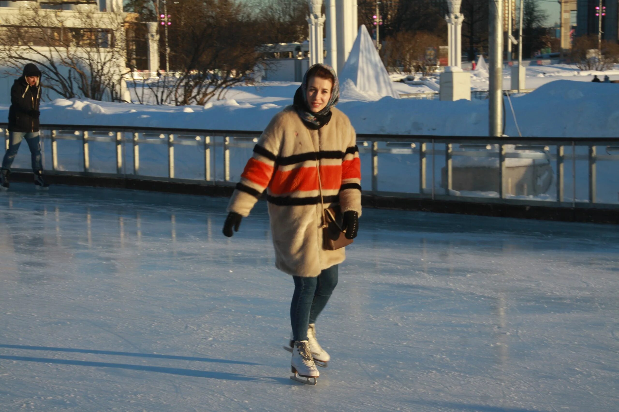 Московский городской каток. Каток ВДНХ. Открытые катки в Москве. Огромный каток. Огромный каток в Москве.