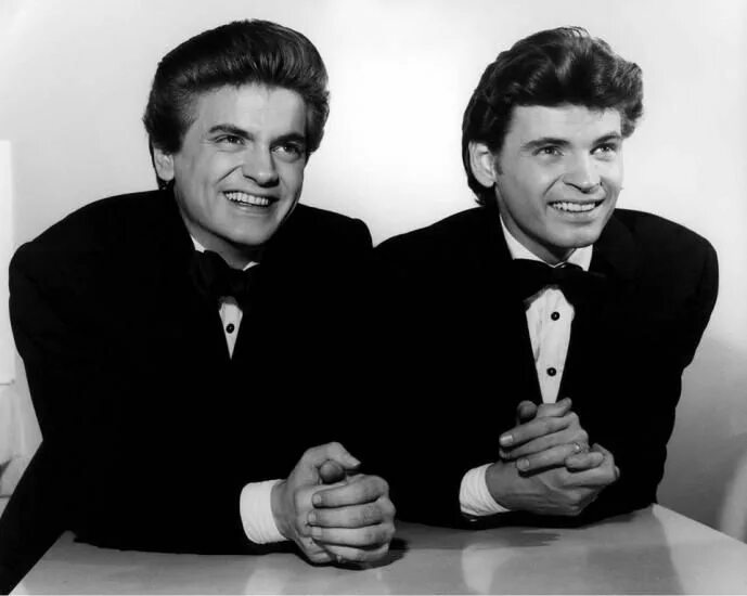 See more brothers. Everly brothers. Группа the Everly brothers. Фото братьев Эверли. The Everly brothers ('til) i Kissed you.