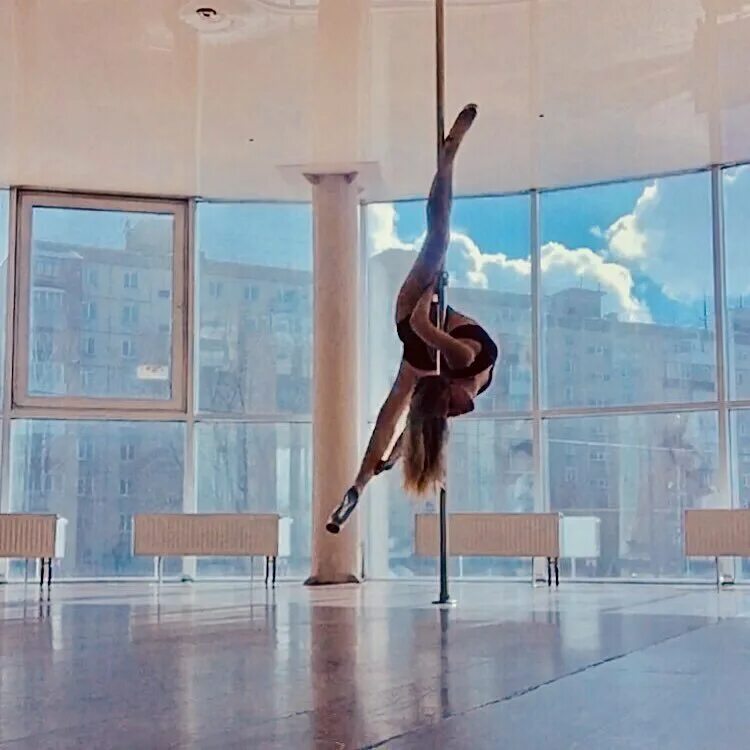 Пол дэнс. Студий пол дэнс. Экзотик пол дэнс. Танцы на пилоне. Студий пол дэнс.