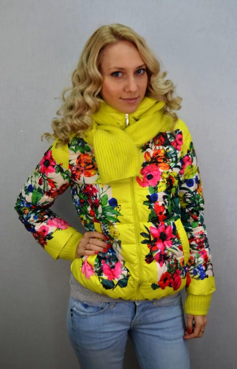 Цветные куртки купить. Цветная куртка женская. Куртка с цветами. Куртка с цветами женская. Куртка в цветочек.