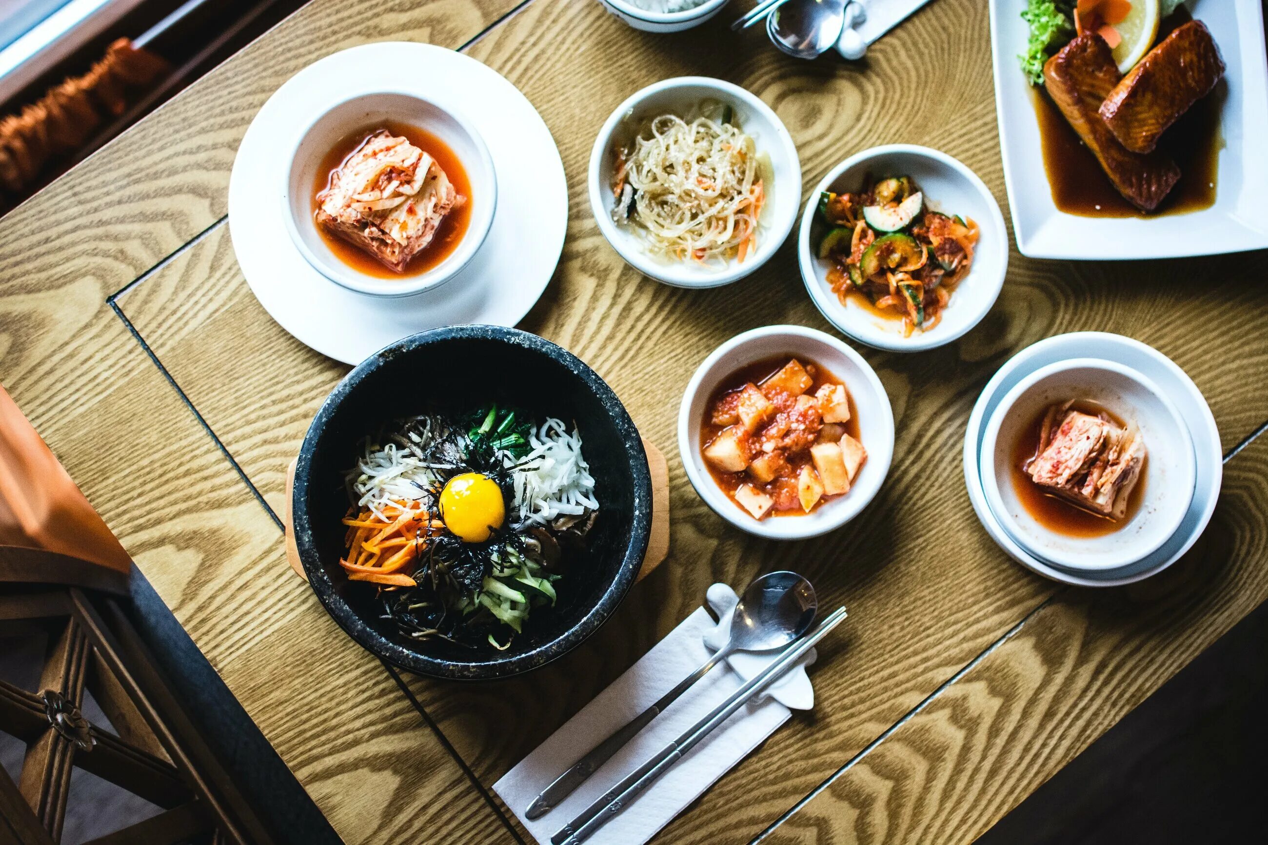Корея фуд. Южная Корея пибимбап. Корейская еда. Азиатский завтрак. Корейский завтрак.
