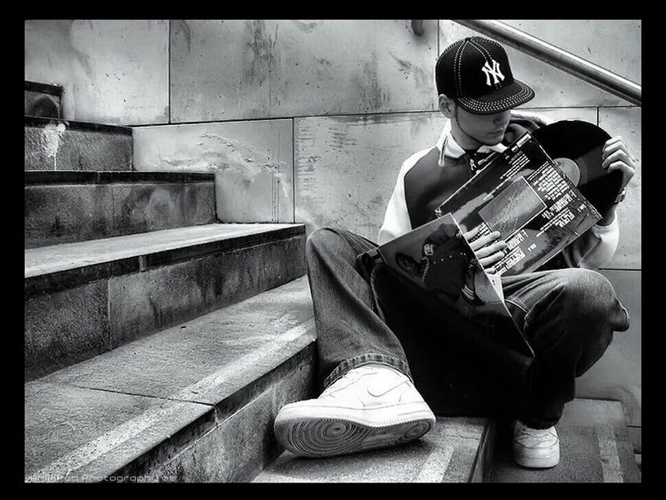 Влюбленные с гитарой. Чел с гитарой. Эстетика грусти парень. Парень с гитарой. Грустный рок.