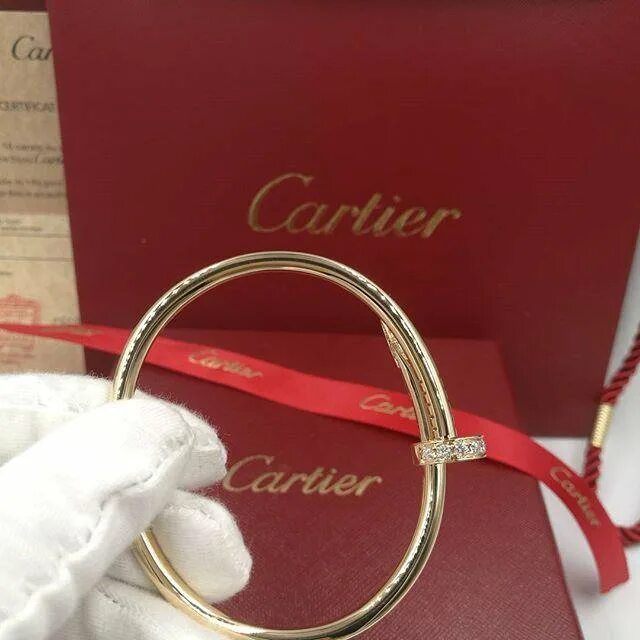 Браслет картье лав белое золото. 17 750 cartier crd 094835. Браслет картье love. Браслет cartier 1501689. Сколько весит браслет картье.
