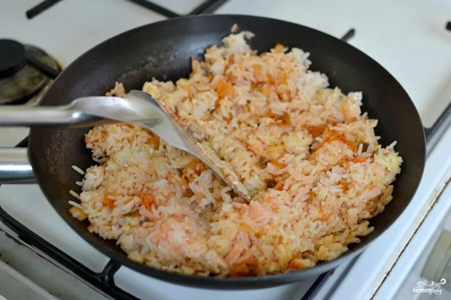 Рис пошаговым фото. Кимчи с рисом. Жареный рис с кимчи. Жареный рис с кимчи и яйцом. КИМЧИЧИГЕ С рисом.
