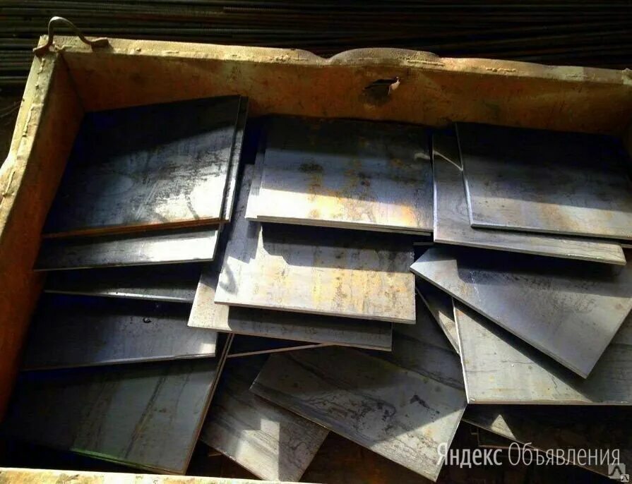 Резка металлического листа. Титан вт1-0 лом. Обрезки титана. Обрезь металла. Металлические обрезки.
