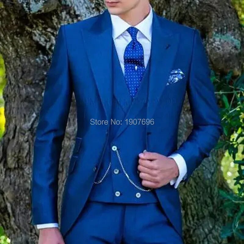 Летний синий костюм мужской. Жених в синем костюме. Синий свадебный костюм. Синий свадебный костюм для жениха. Синий приталенный мужской костюм.