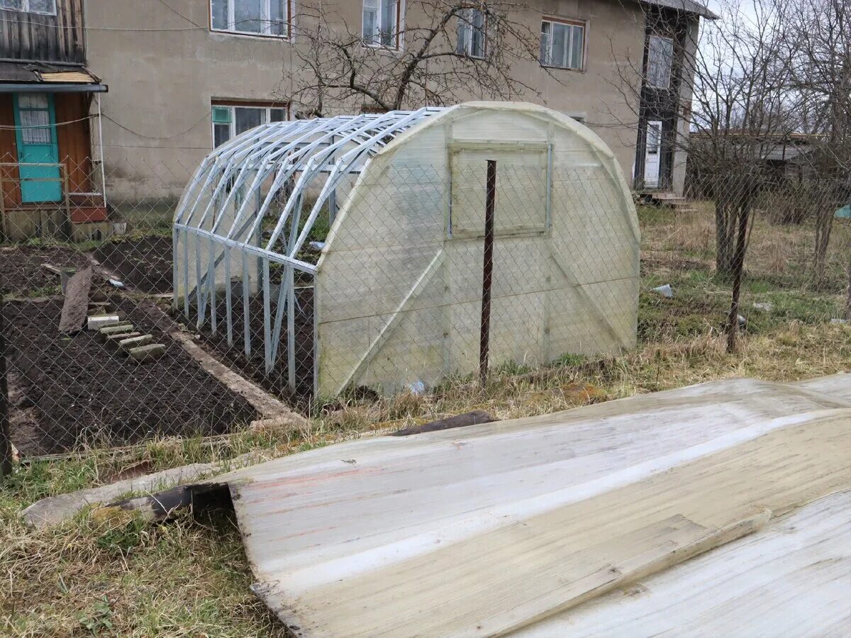 Купить старую теплицу. Теплица Дачная усиленная дл.4м шир.3м выс.2м. Теплица Дачная дл.4м шир.3м выс.2м. Теплица Малютка. Старая теплица.