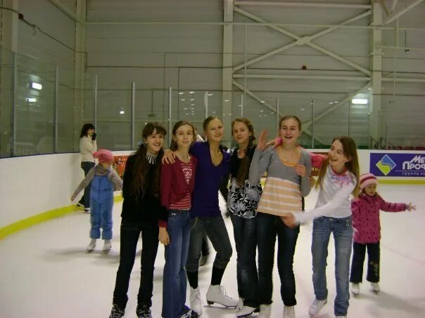 Дворец спорта лобня каток. Ледовый дворец Лобня. МАУ дворец спорта Лобня. Фигурное катание Лобня дворец спорта. Лобня каток дворец.