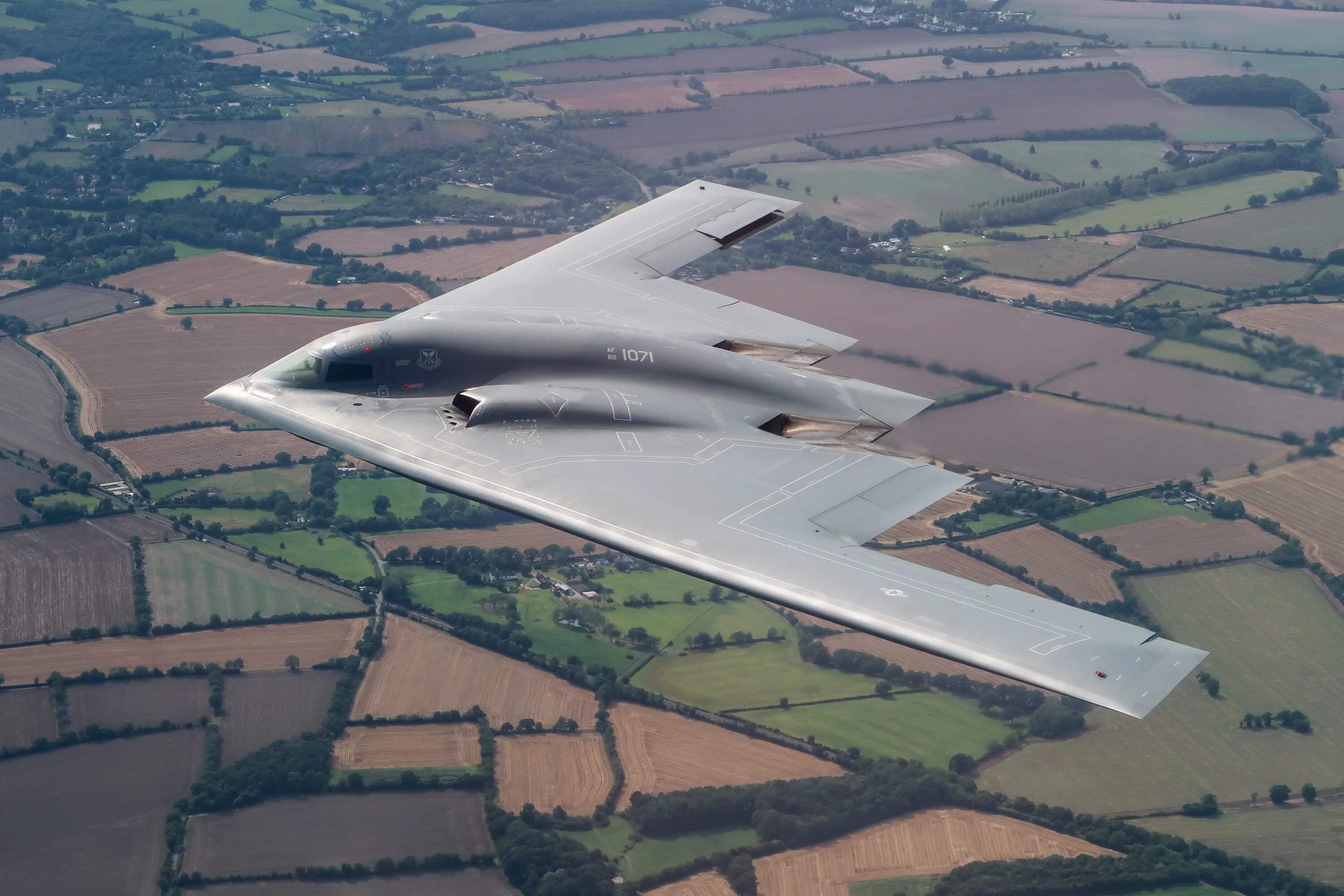 B-2 Spirit: стелс-бомбардировщик. Бомбардировщик б2 спирит. B-2 Spirit Stealth Bomber. B2 Stealth Bomber arrival Fairford. B 2 spirit характеристики