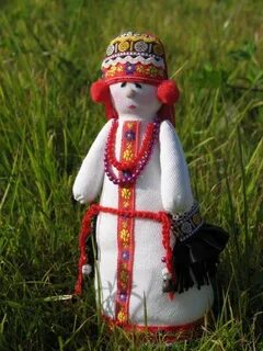Мордовская кукла в национальном костюме