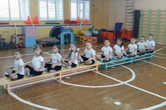 Спортивная карусель. Спортивный кружок в детском саду. спортивная карусель в детском саду. спортивная карусель движение и здоровье в подготовительной группе. спортивный кружок для детей в детском саду спортивная карусель.