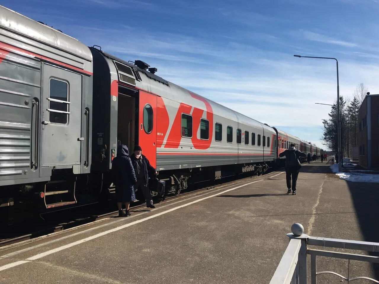 Ладожский вокзал санкт-петербург поезда. 016а фирменный «арктика» св. Тэп70 окт жд. Поезд 017аа петрозаводск москва. Санкт петербург петрозаводск поезд вокзал.
