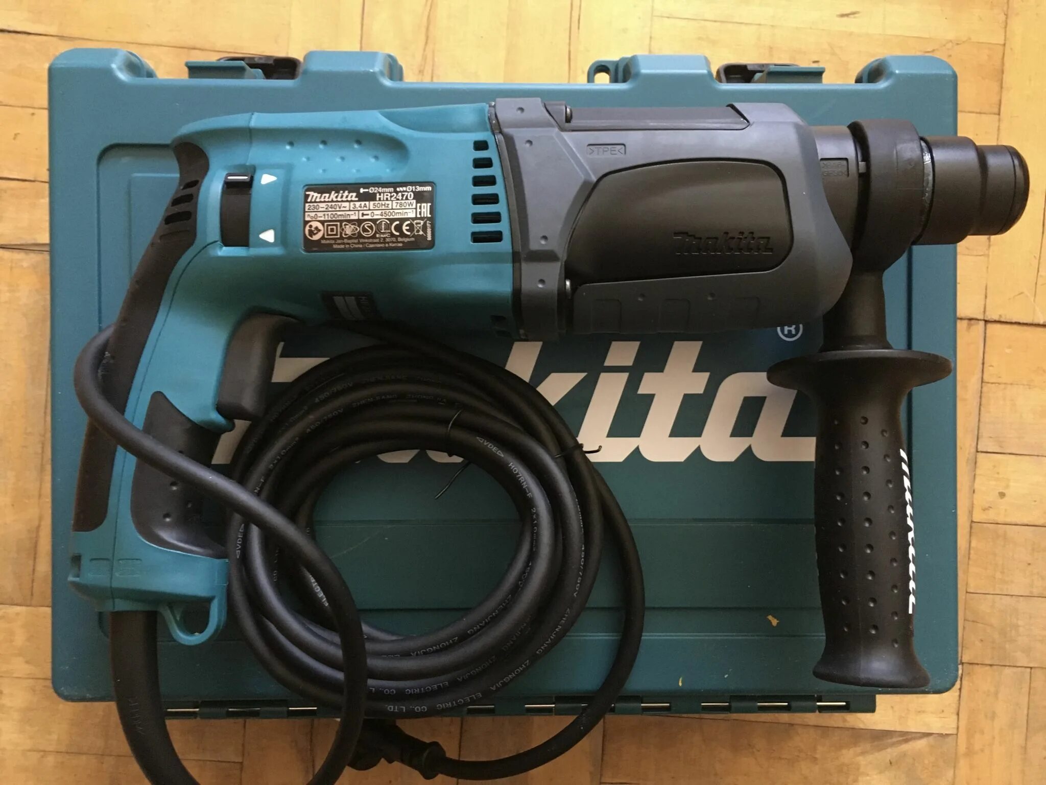 Перфоратор макита бу. Перфоратор Makita 2470. Перфоратор Makita hr2470x15. Перфоратор SDS-Plus Makita HR 2470. Перфоратор Makita hr2470 780вт.