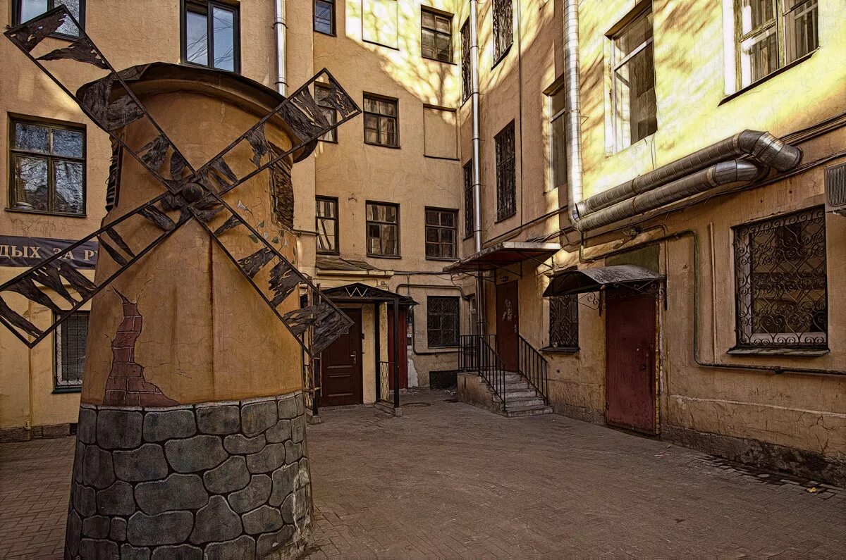 Как называются дворы в петербурге. Проходные дворы петроградки. Дворы колодцы ленинград. Как называются дворы в петербурге. Петроградская сторона санкт-петербург дворы.