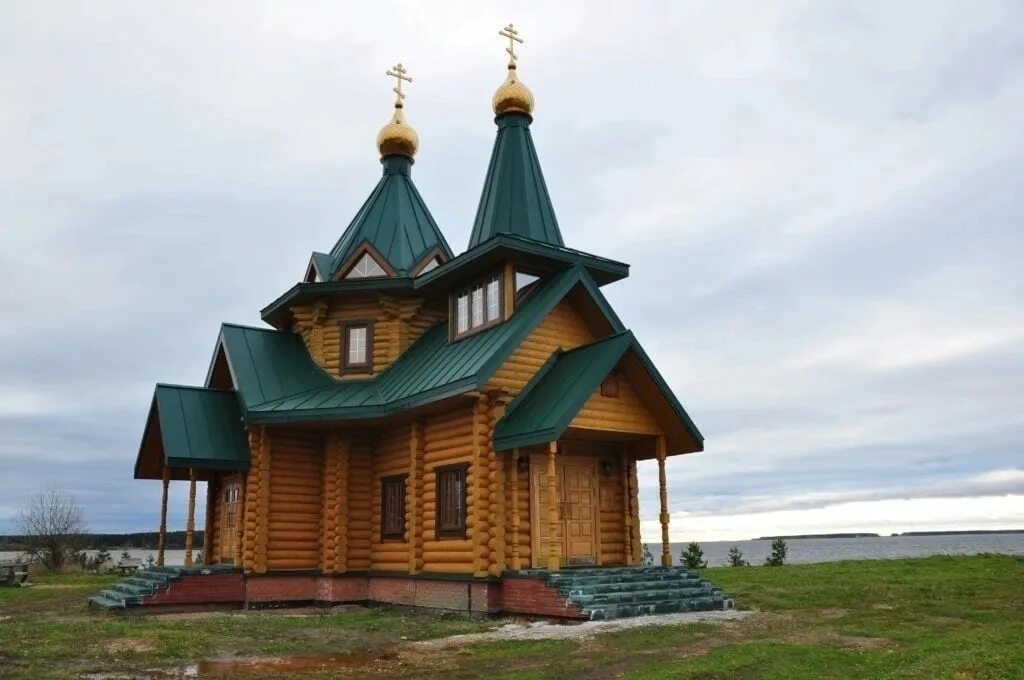 Свято Троицкий храм Городище Череповец. Храм Святой Троицы Череповец. Церковь в Городище Череповец. Храм на водохранилище Череповец.