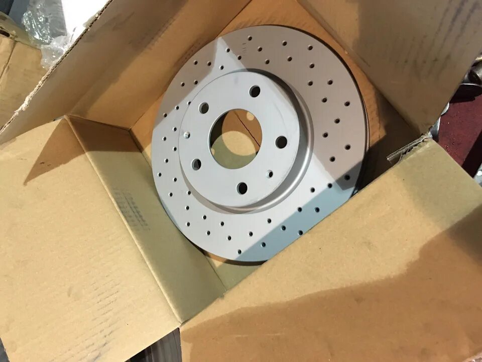 Колодки тормозные мазда 3 бл. Тормозной диск mazda 3. Тормозные диски мазда 3 бк. Тормозной диск mazda 3. Диски тормозные mazda 3.