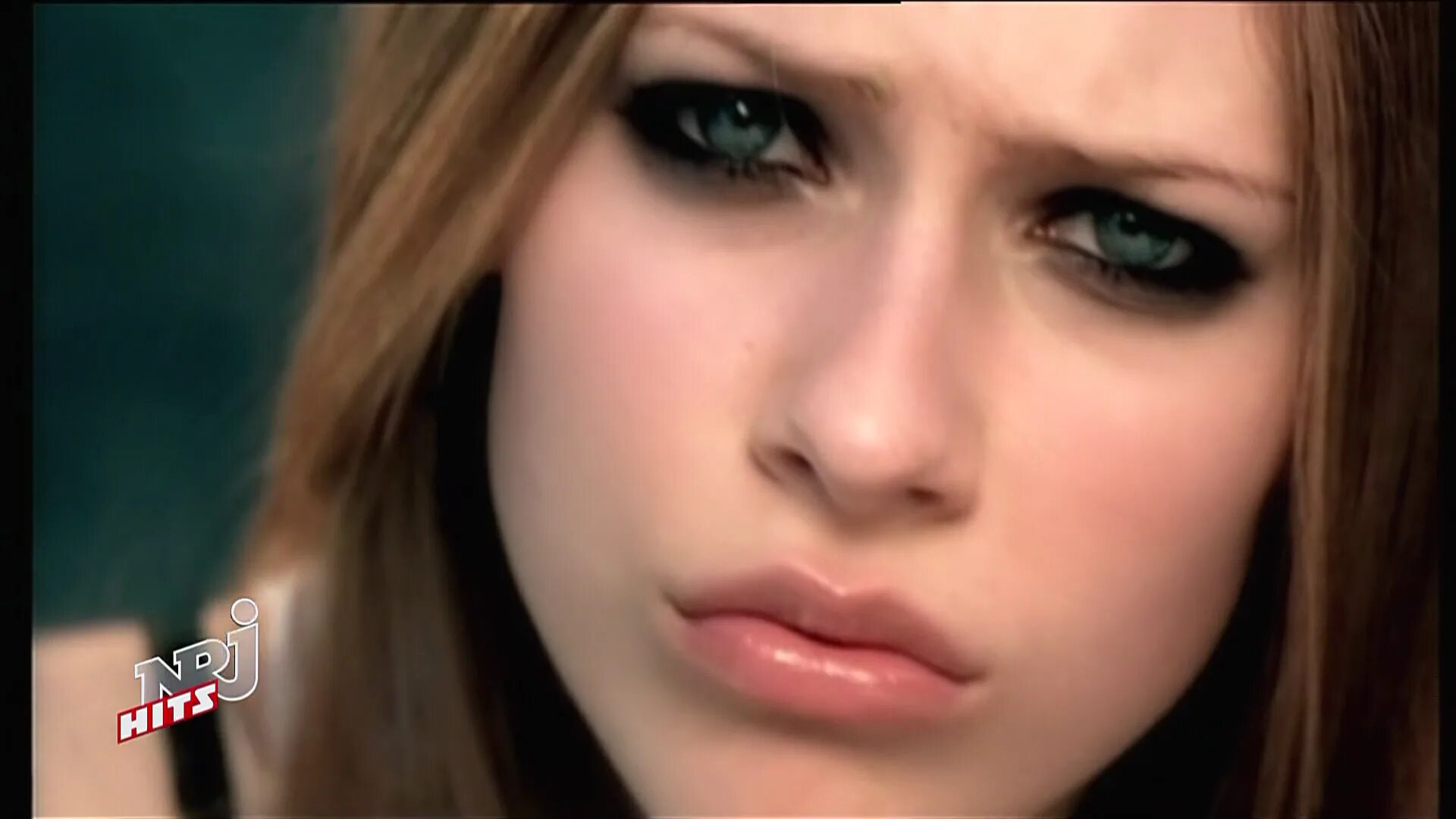 Avril lavigne complicated 2020. Аврил лавин компликейтед. Компликатед аврил лавин. Avril lavigne complicated бой. Аврил лавин complicated.