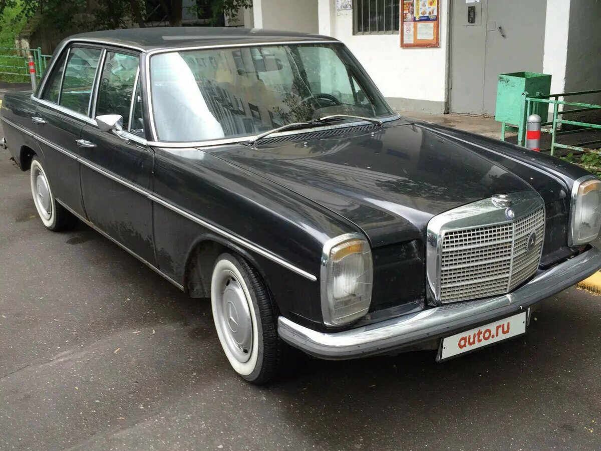 Купить старый мерседес. Мерседес w114. Мерседес 114 кузов. W115 Mercedes 1969. Мерседес 230 w114.