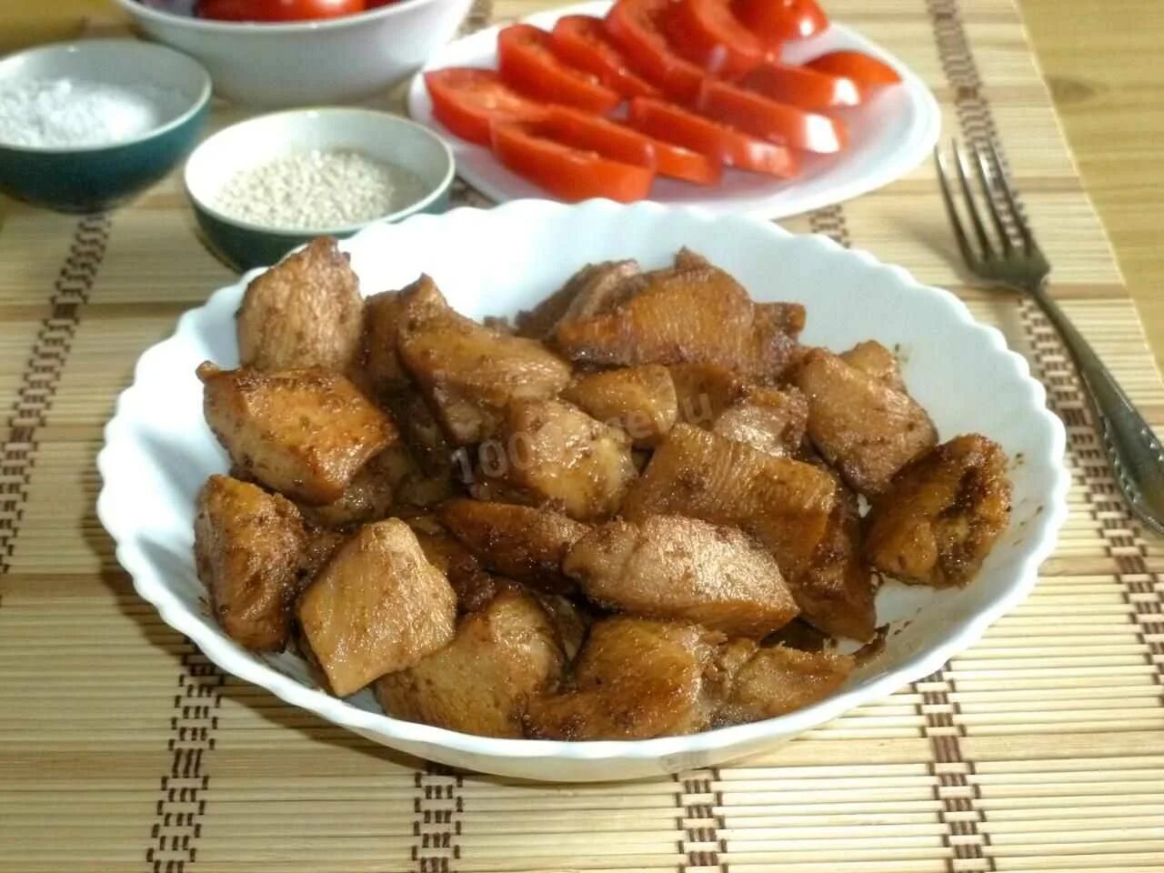Курица в соевом соусе на сковороде. Жареная курица в соевом соусе. куриная грудка в соевом соусе. филе в соевом соусе на сковороде.