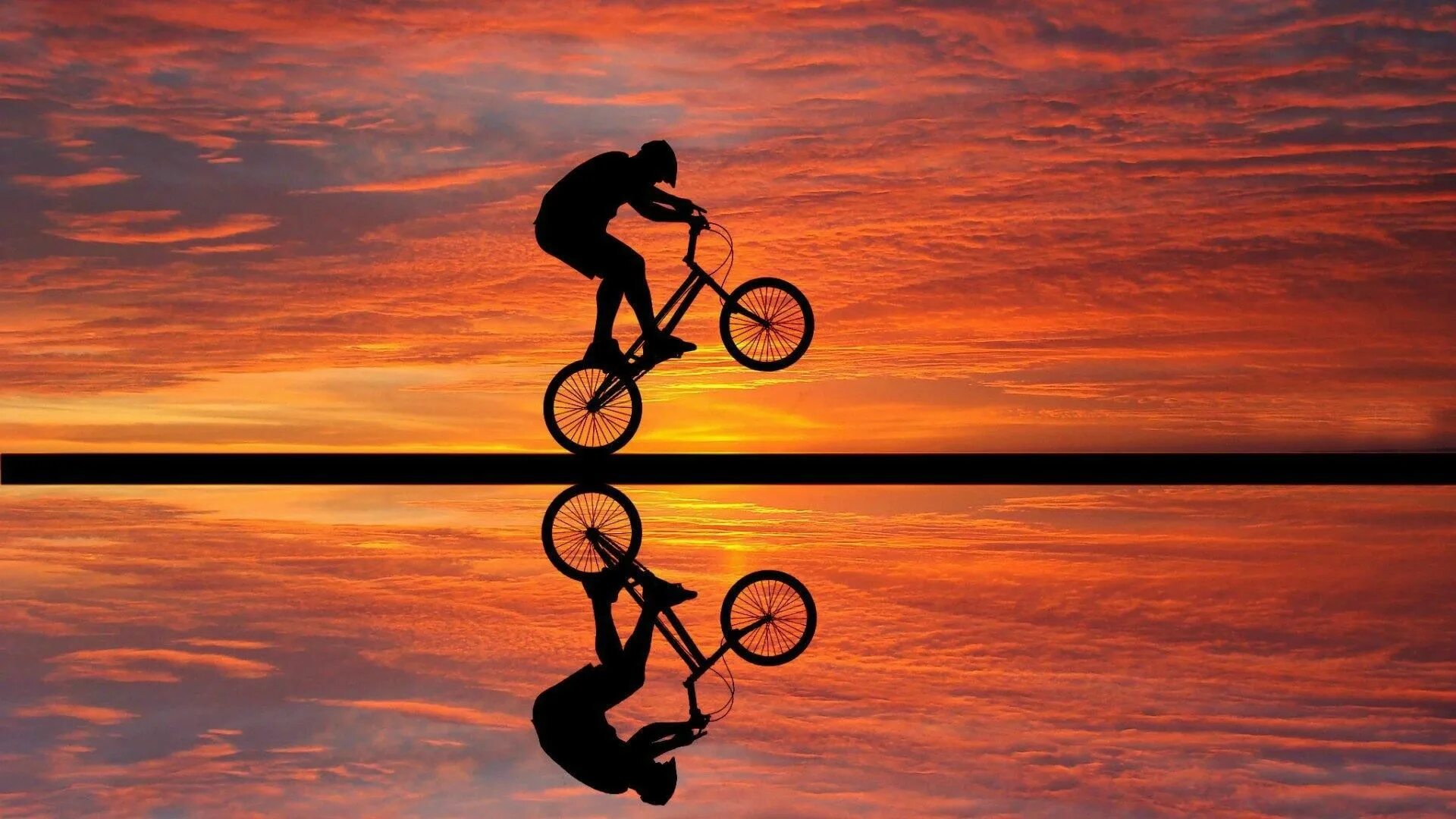 Туризм на горном велосипеде. Кросс-кантри (горный велосипед). Даунхилл (скоростной спуск). Велосипедисты. Горный велосипед ктм.