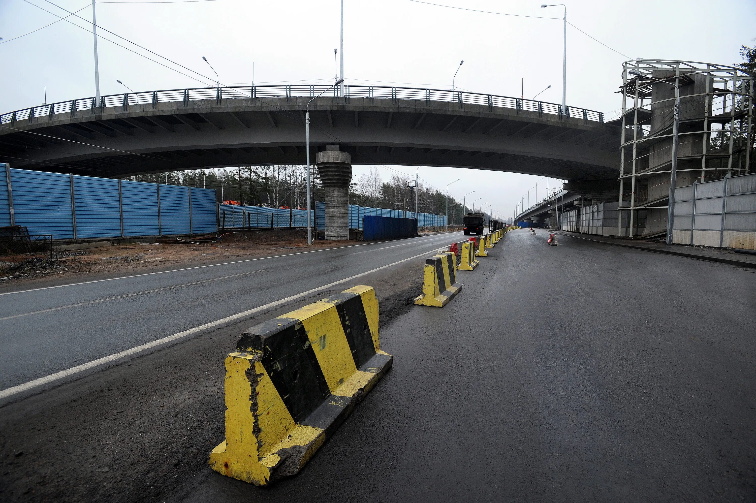 Путепровод санкт петербург. Путепровод Репино. Репино мост. Дорога в Репино СПБ. Российский путепровод Санкт-Петербург.