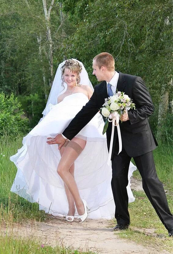 Невесты без платьев. Невесты в свадебных платьях без комплексов. Невеста изменяет на свадьбе.