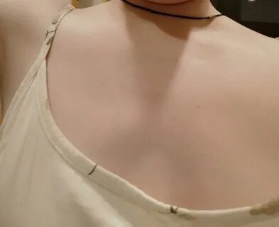 Одна грудная больше другой