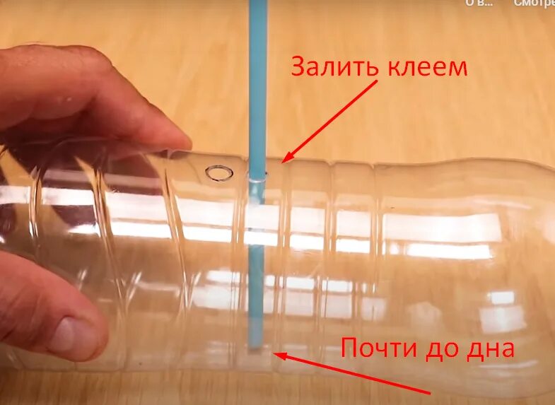 Нижние отверстия стеклянных трубок наполненных водой. Стеклянная труба чтобы поместился человек. Уровень жидкости в масляном баке через стеклянную трубку. У меня поставила трубочки. Фото какой стороной правильно вставлять трубочку в стакан.