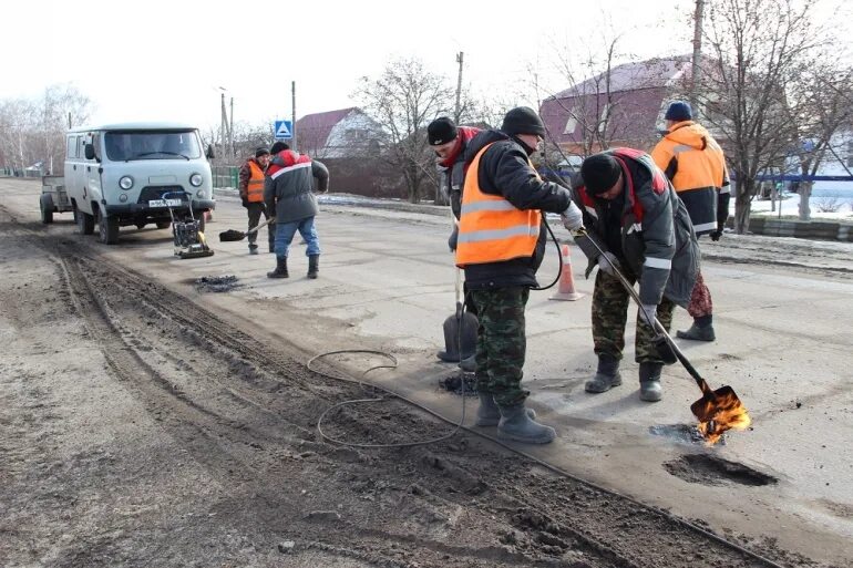 Дороги ульяновска сегодня. Ремонт автодорог. Подготовка дорог к ремонту. Ремонтные работы на дороге. Аварийные дороги.