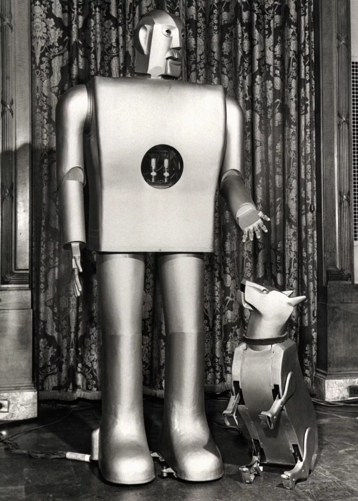 First robot. Робот электрон 1939. Westinghouse робот 1939 года. Робот электро 1938.