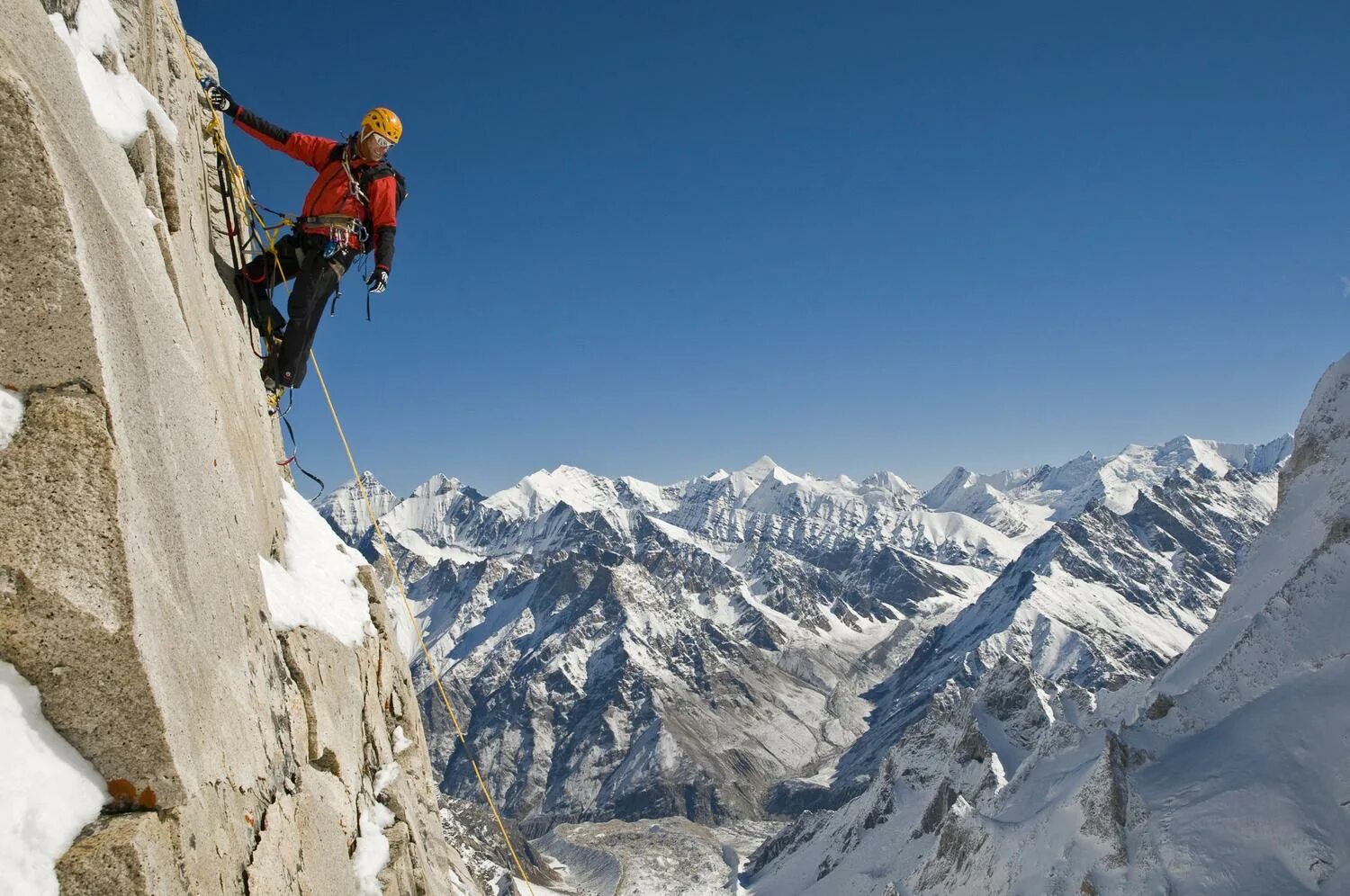 Climb up high. Альпинисты в горах. Горы альпинизм. Восхождение на гору. Восхождение на вершину горы.