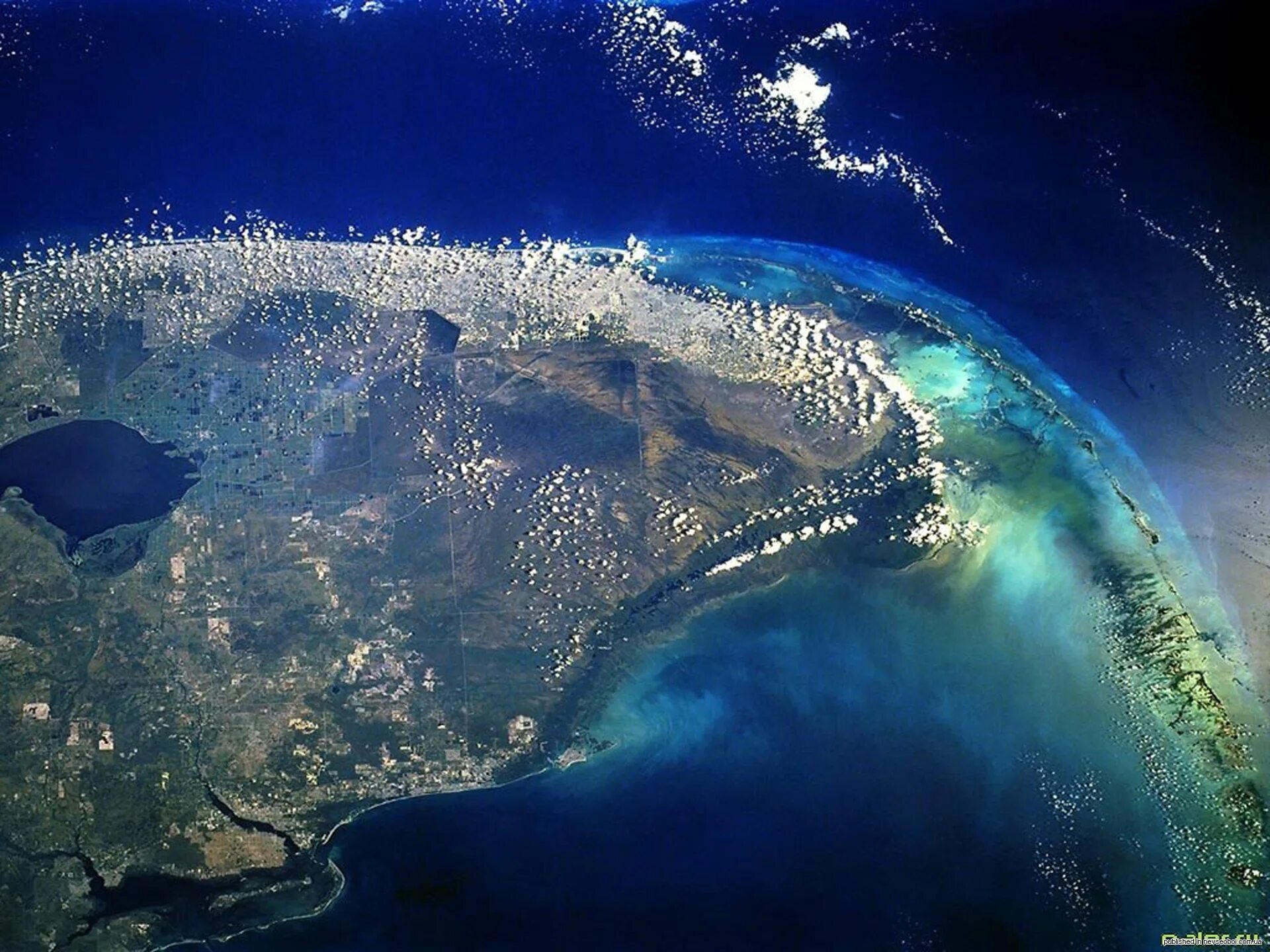 Планета океан название. Снимки из космоса. Атлантический океан из космоса. Южная Америка вид из космоса. Океан вид из космоса.