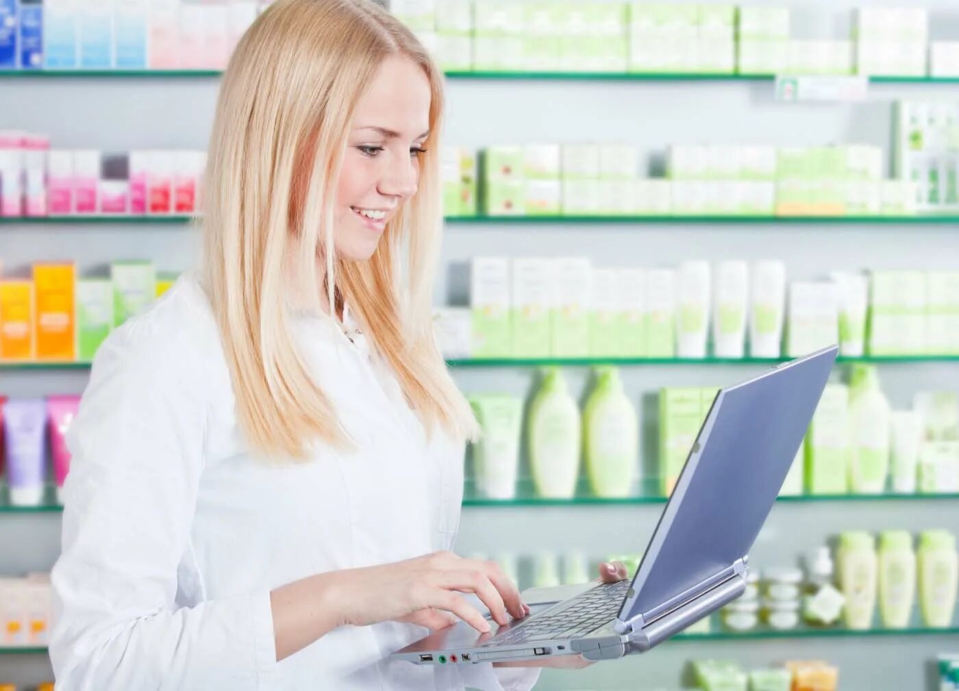 Провизор интернет аптека. Довольный фармацевт. Провизор интернет аптека. Фармацевт в германии. Красивый фармацевт.