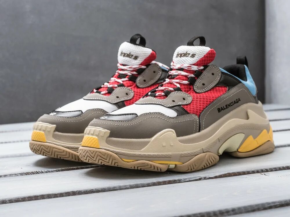 Баленсиага кроссовки подошва. Сникерсы Balenciaga Triple s. Кроссовки Баленсиага 41. Balenciaga кроссовки 44. Кроссовки Баленсиага женские мода 2018.