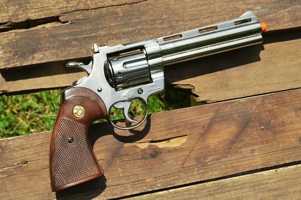 Магнум 357 револьвер. Кольт 357. Кольт питон 357. Револьвер Colt Python 357 Magnum. Python 357 револьвер.