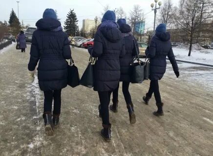 Одинаковые пальто