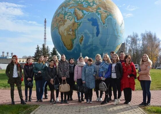 Подслушано верхнеднепровский в контакте. Дорогобуж завод. Завод в Дорогобуже Смоленской. Г Дорогобуж Смоленской области. Смоленск Дорогобуж памятник Глобус.