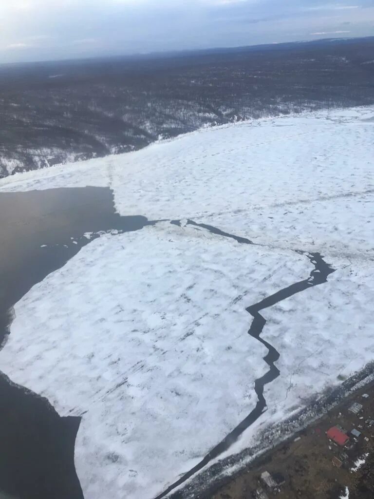 Ледоход затор. Ледовые заторы на реке Лена. Паводок 2021 Якутия. Ледяной затор на реке Лена. Ледоход Якутия.
