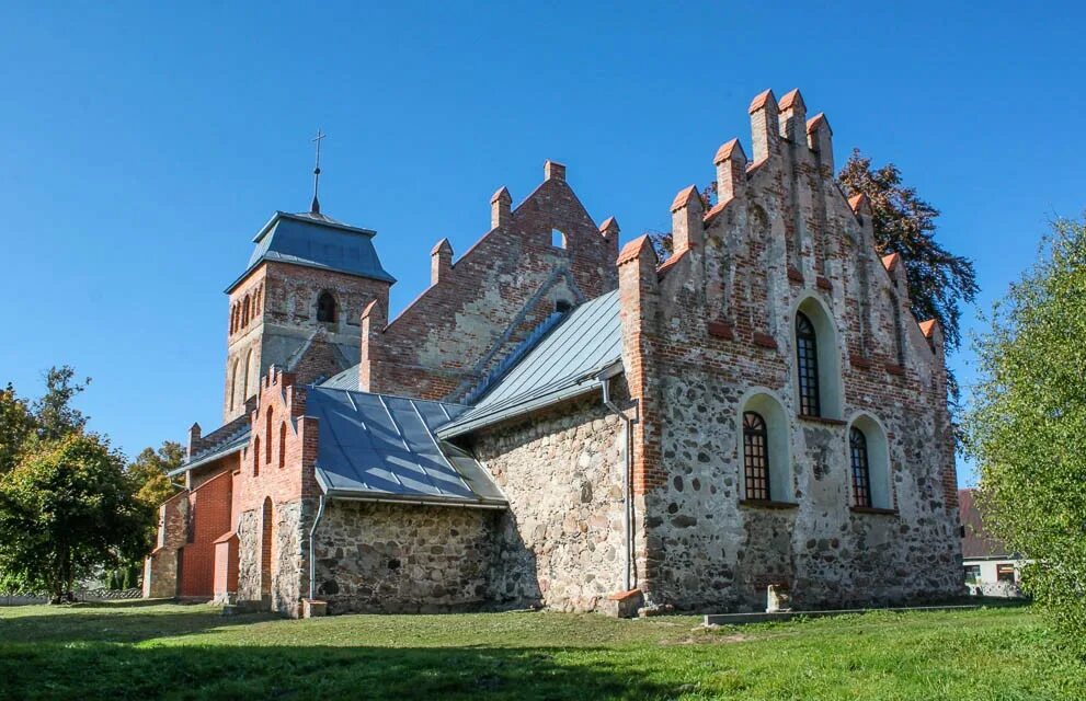 Гурьевск советск. Замки и кирхи Калининградской области. Кирха Неман. Церковь Неман Калининградская область. Кирха Нойхаузен Калининград.