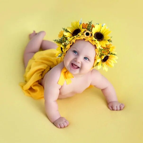 Baby and yellow. Baby Yellow. Беби в желтом. Фотомодели Baby Yellow. The Baby in Yellow картинки.